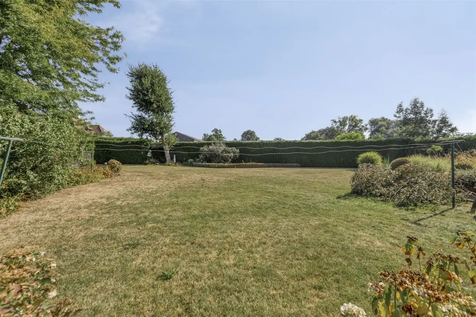 Karaktervolle, vrijstaande woning met 4 slaapkamers, veranda, dubbele garage, volledig onderkelderd op een perceel van 17a48ca, centraal gelegen bij het centrum. foto 36