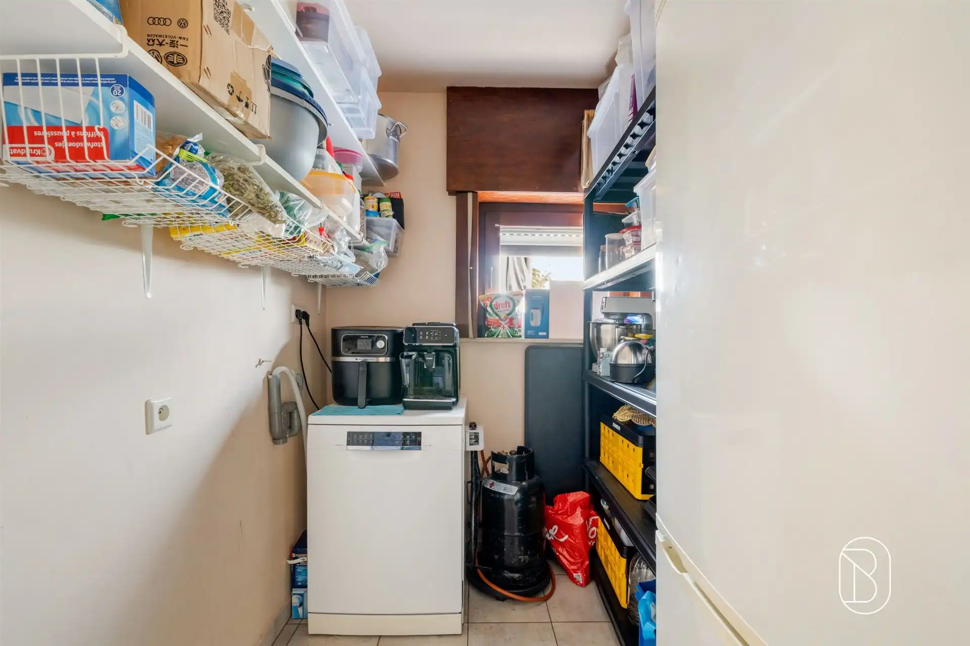 Ruime woning met atelier, bureau en maar liefst 3 garages foto 18