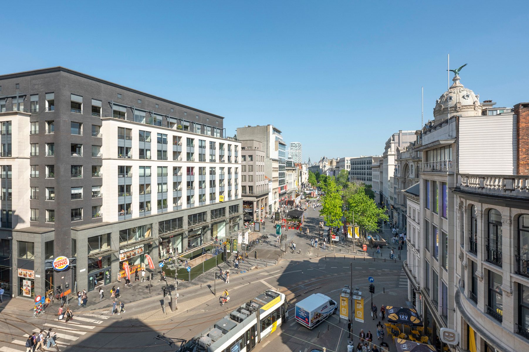 Luxueus gerenoveerd appartement in befaamde Meirbuilding foto 3