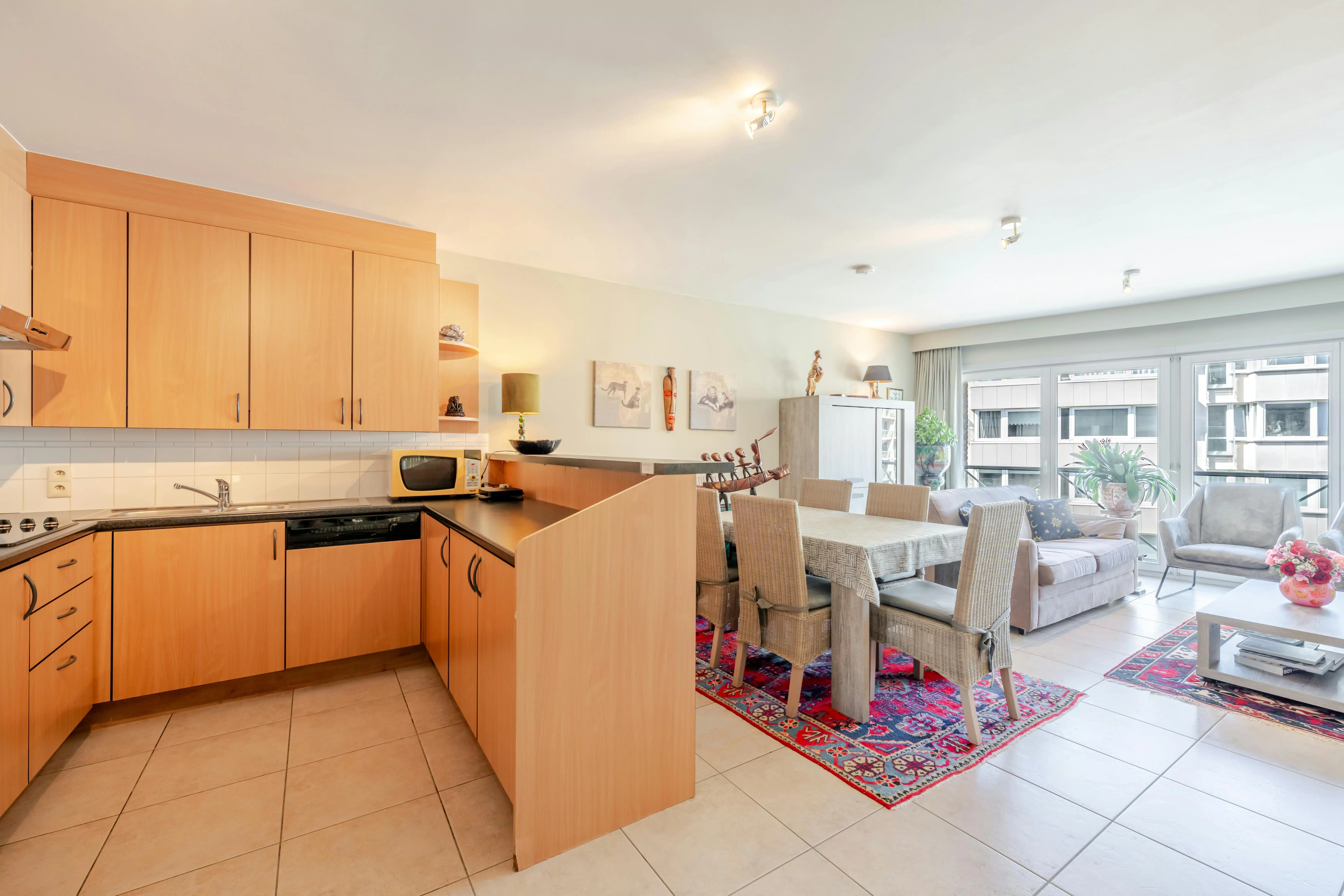 Ruim 2-slaapkamer appartement met zonnig terras te Oostende foto 9