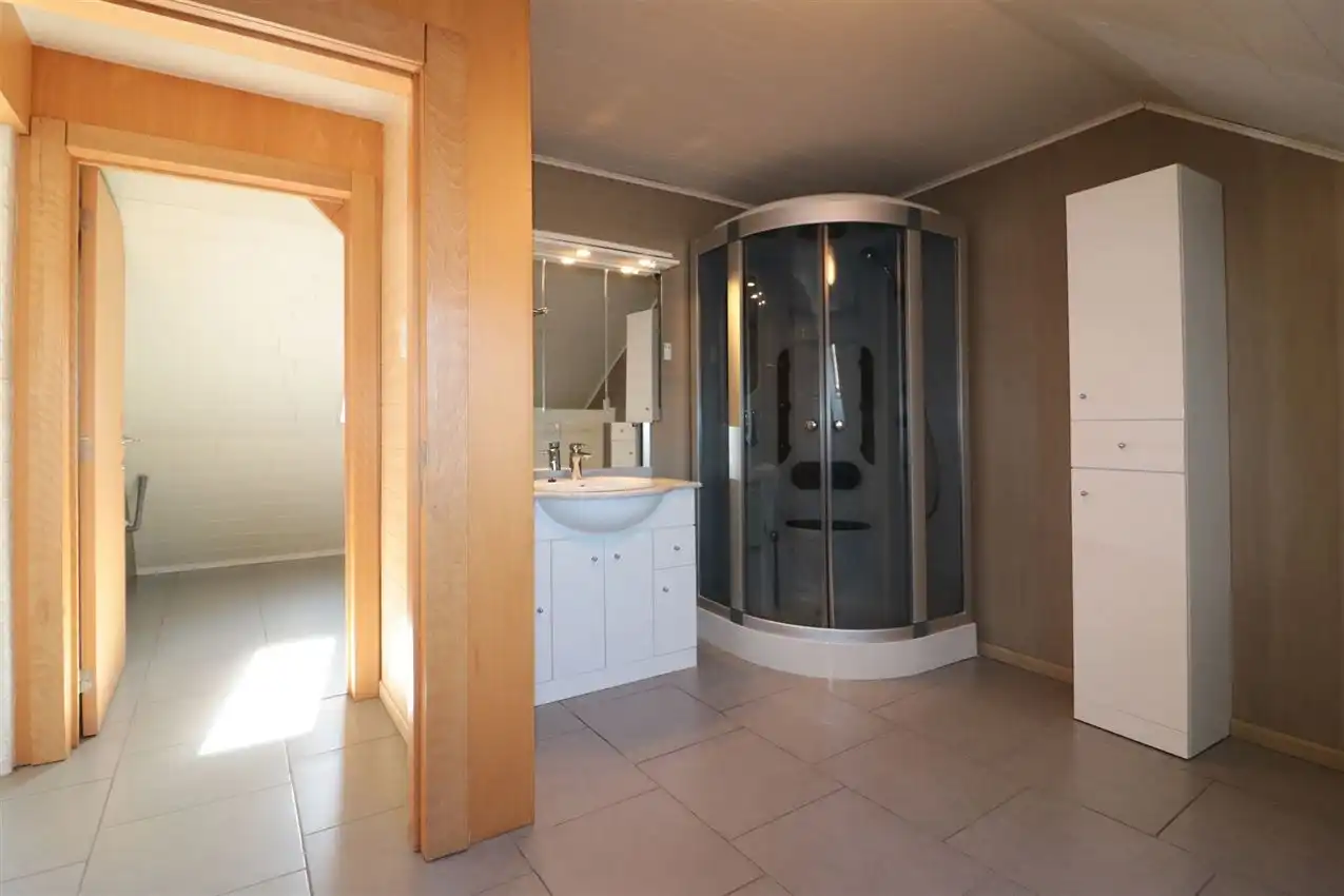 Handelswoonst met volledig uitgeruste frituur en appartement foto 45