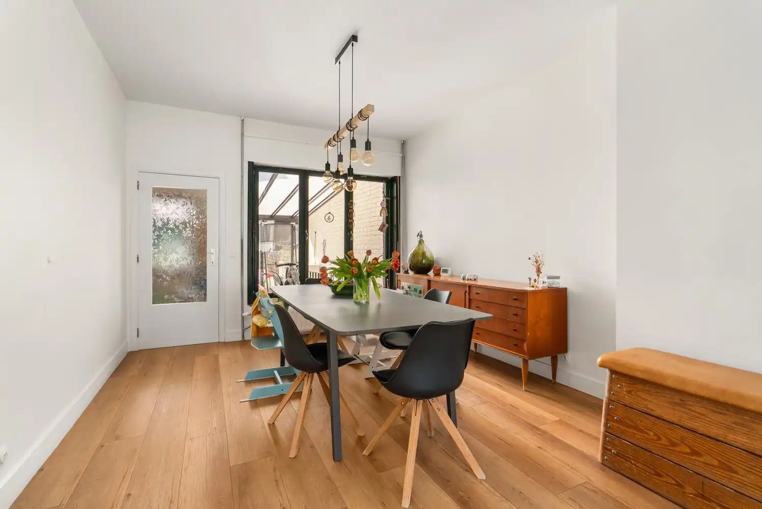 Prachtig gerenoveerde woning met tuin, zonnepanelen en garage in Sint‑Pieters‑Leeuw foto 12