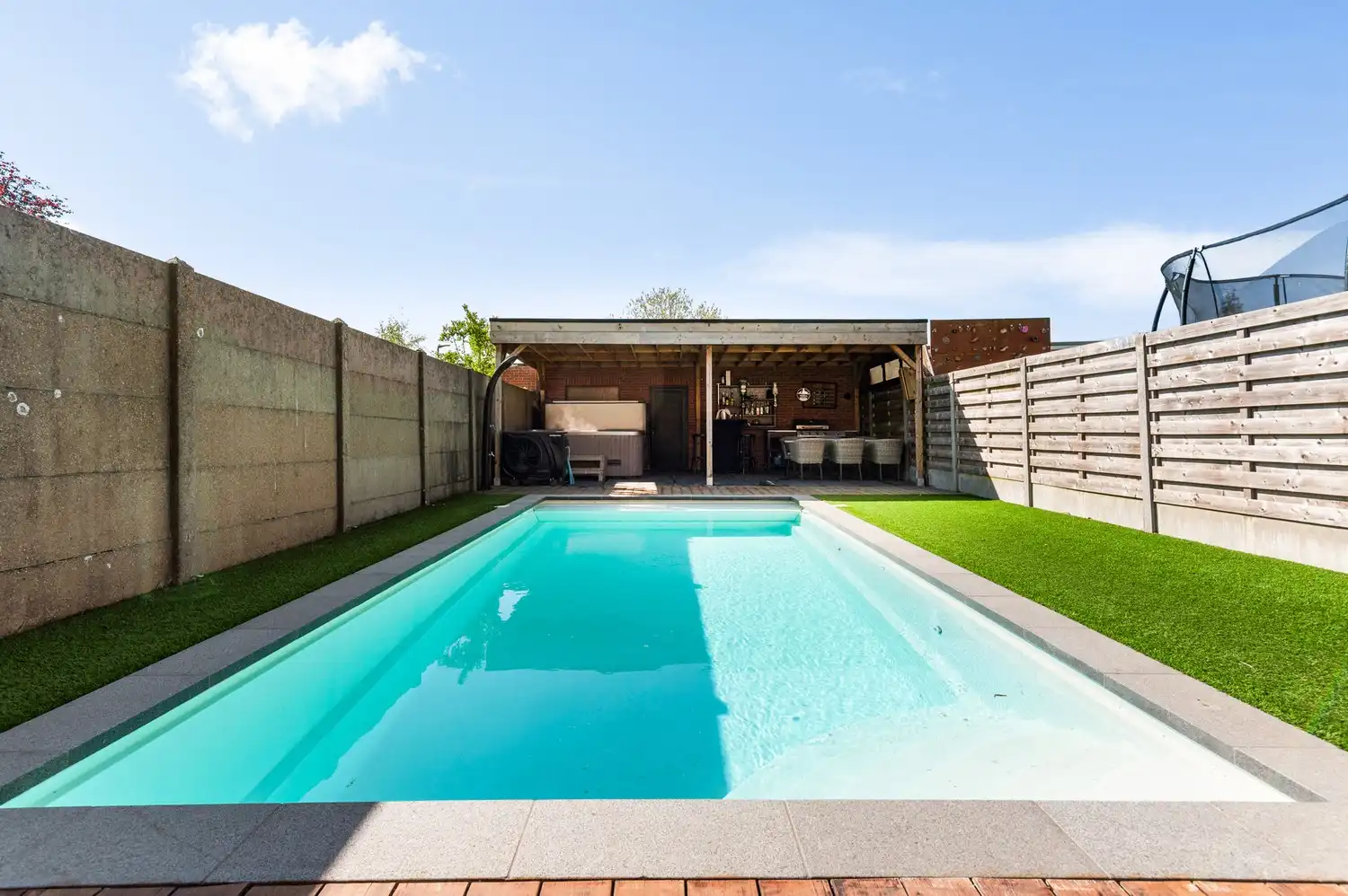Tof gelijkvloers appartement met 2 slaapkamers, tuin en zwembad foto 16