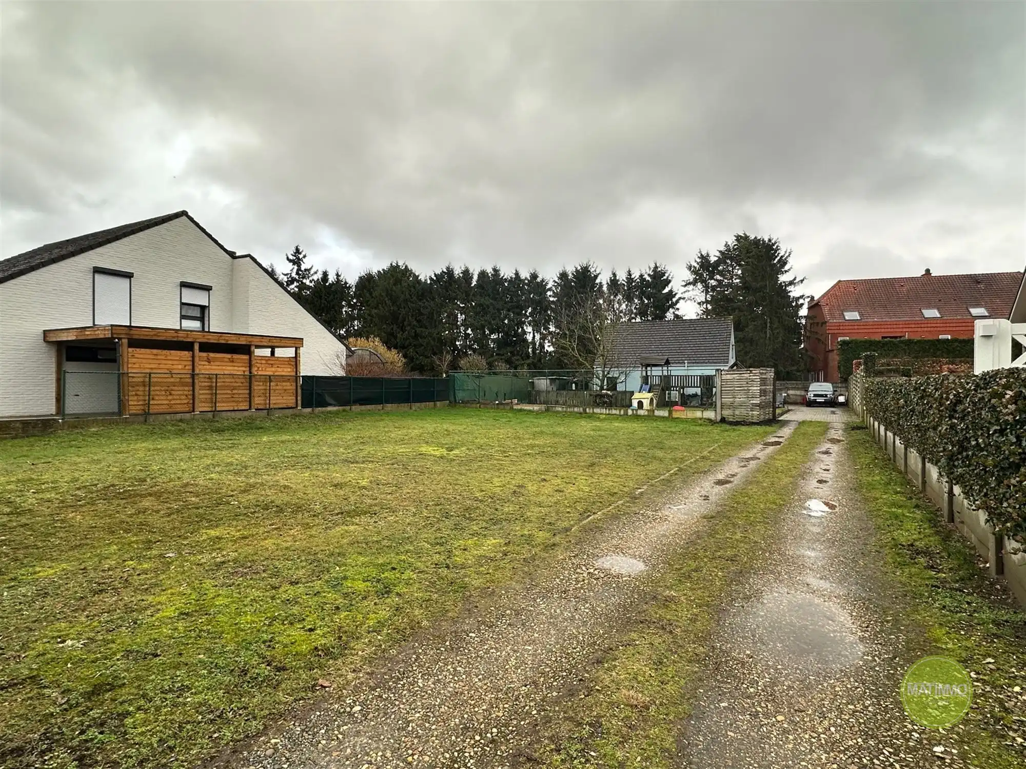 Ruim perceel van 988 m2 mét noodwoning gelegen in Meerhout foto 2