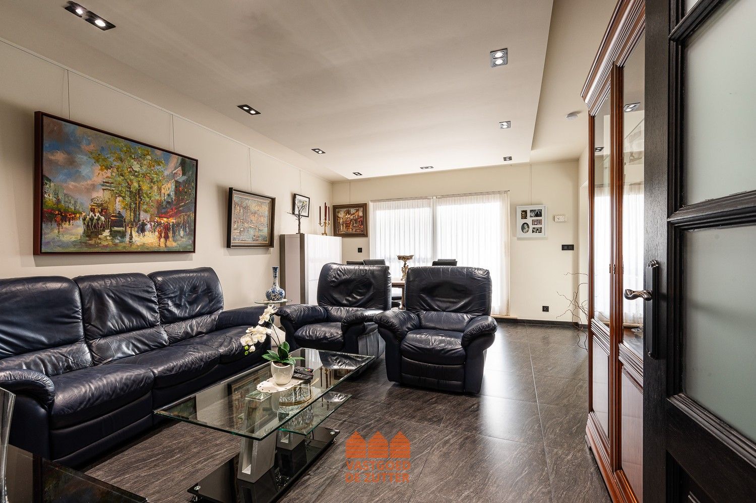 Instapklaar gerenoveerd appartement met terras foto 11