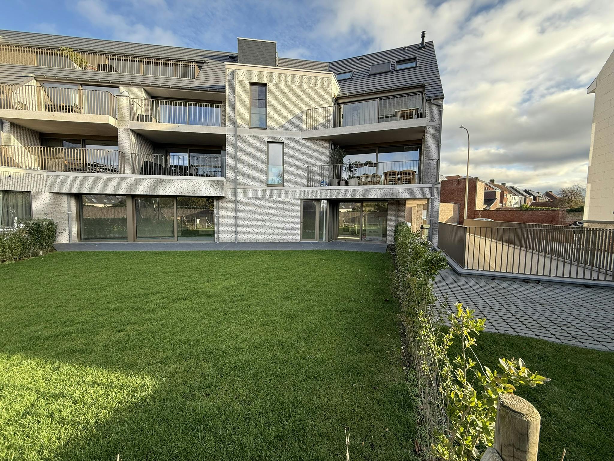 Gelijkvloers appartement met 2 kamers te koop in Ieper foto 9