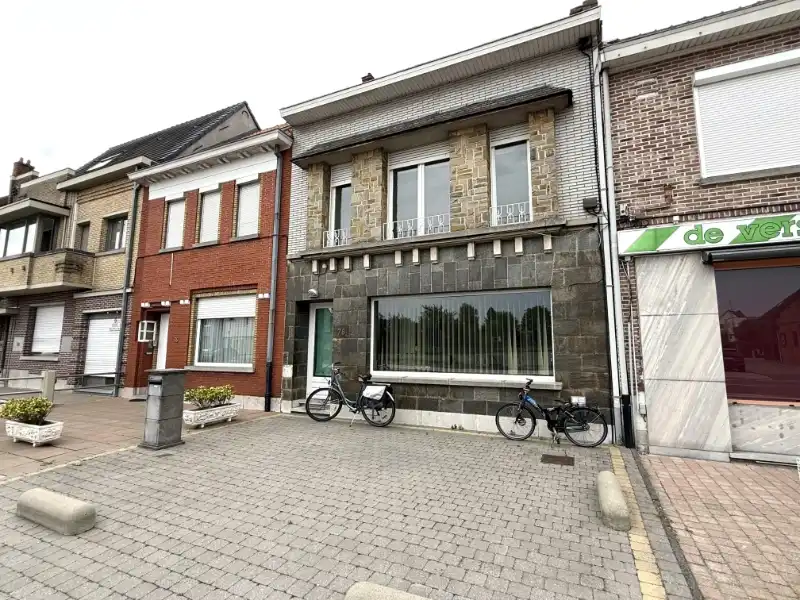 Ruime woning met 3 slaapkamers op vlot bereikbare locatie foto {{pictureIndex}}
