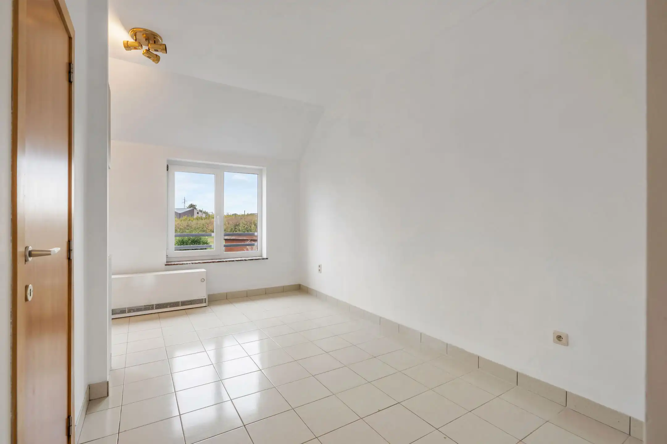 Gunstig gelegen woning 3 slpk met groot atelier/garage 63m² foto 10