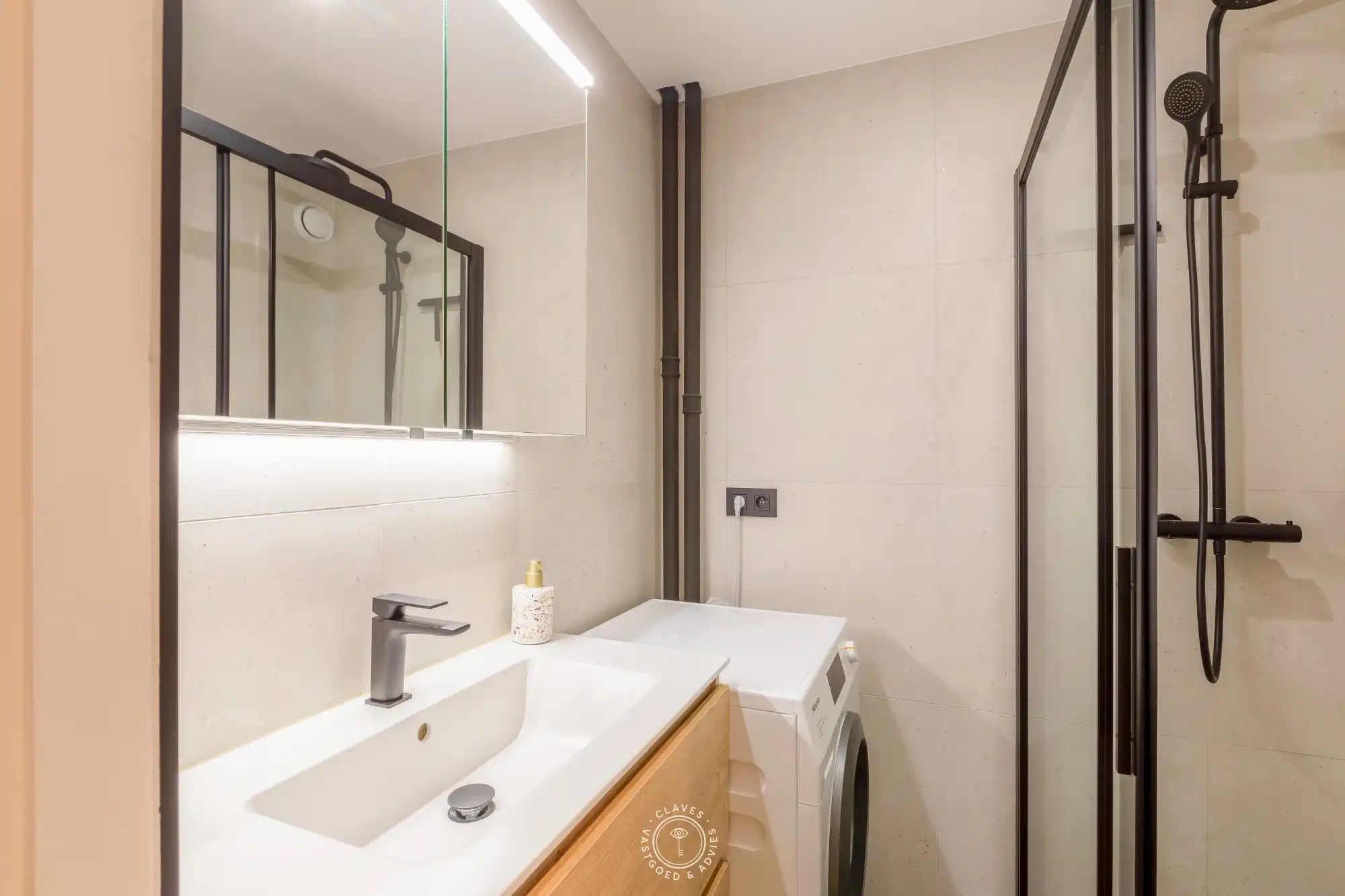 Zeer aangenaam en lichtrijk 3 slaapkamer appartement foto 10