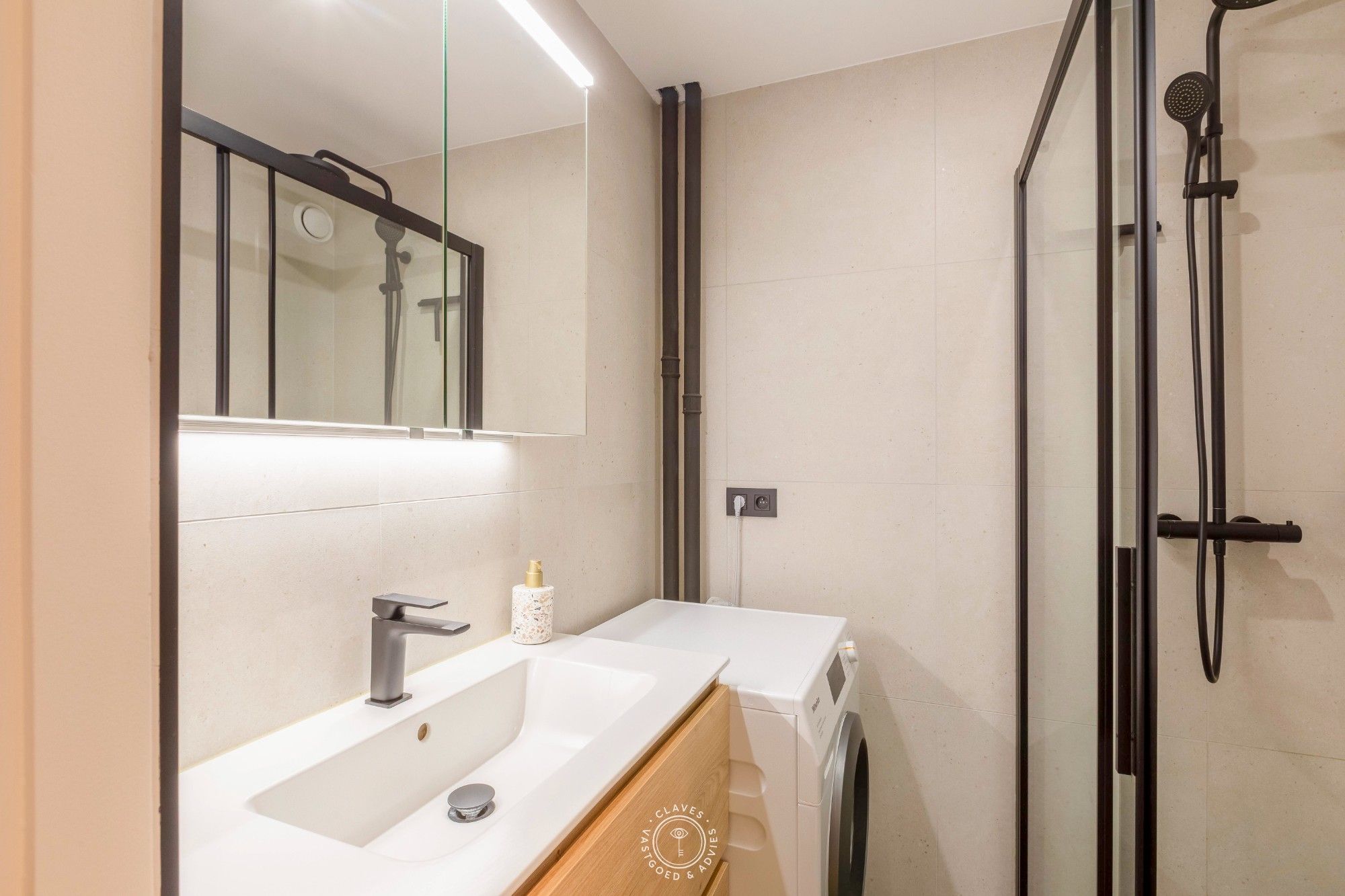 Zeer aangenaam en lichtrijk 3 slaapkamer appartement foto 11