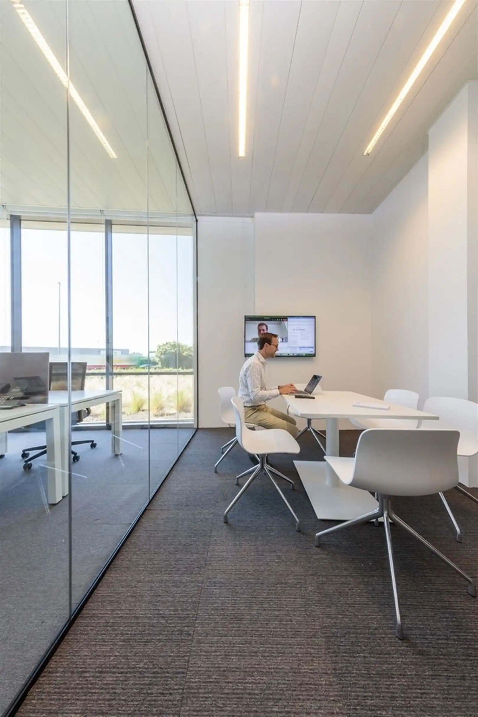 Business center op het gelijkvloers vanaf 5m² tot 104 m² foto 4