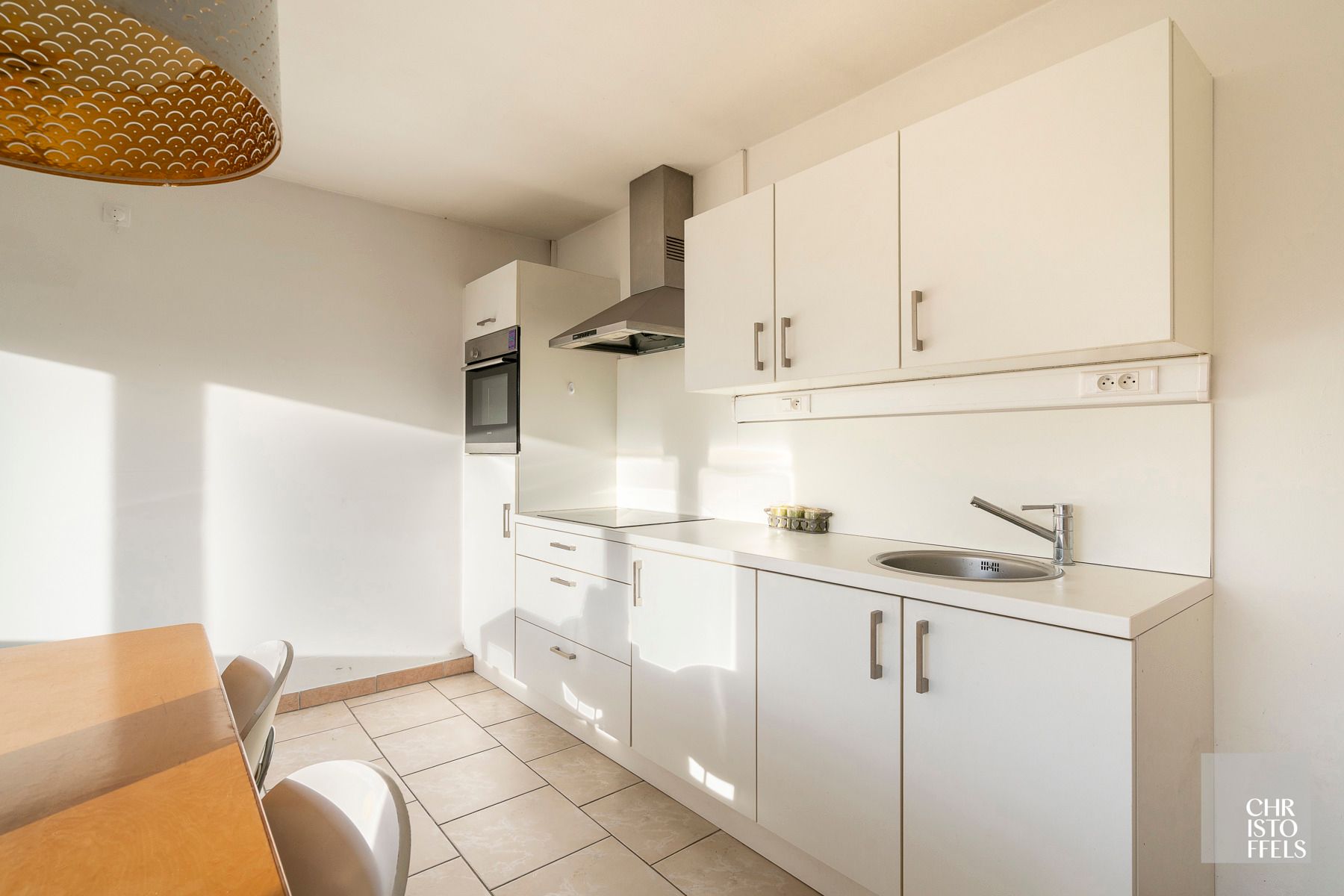 Te renoveren woning met 3 slaapkamers op ruim perceel van 1.085 m² foto 12