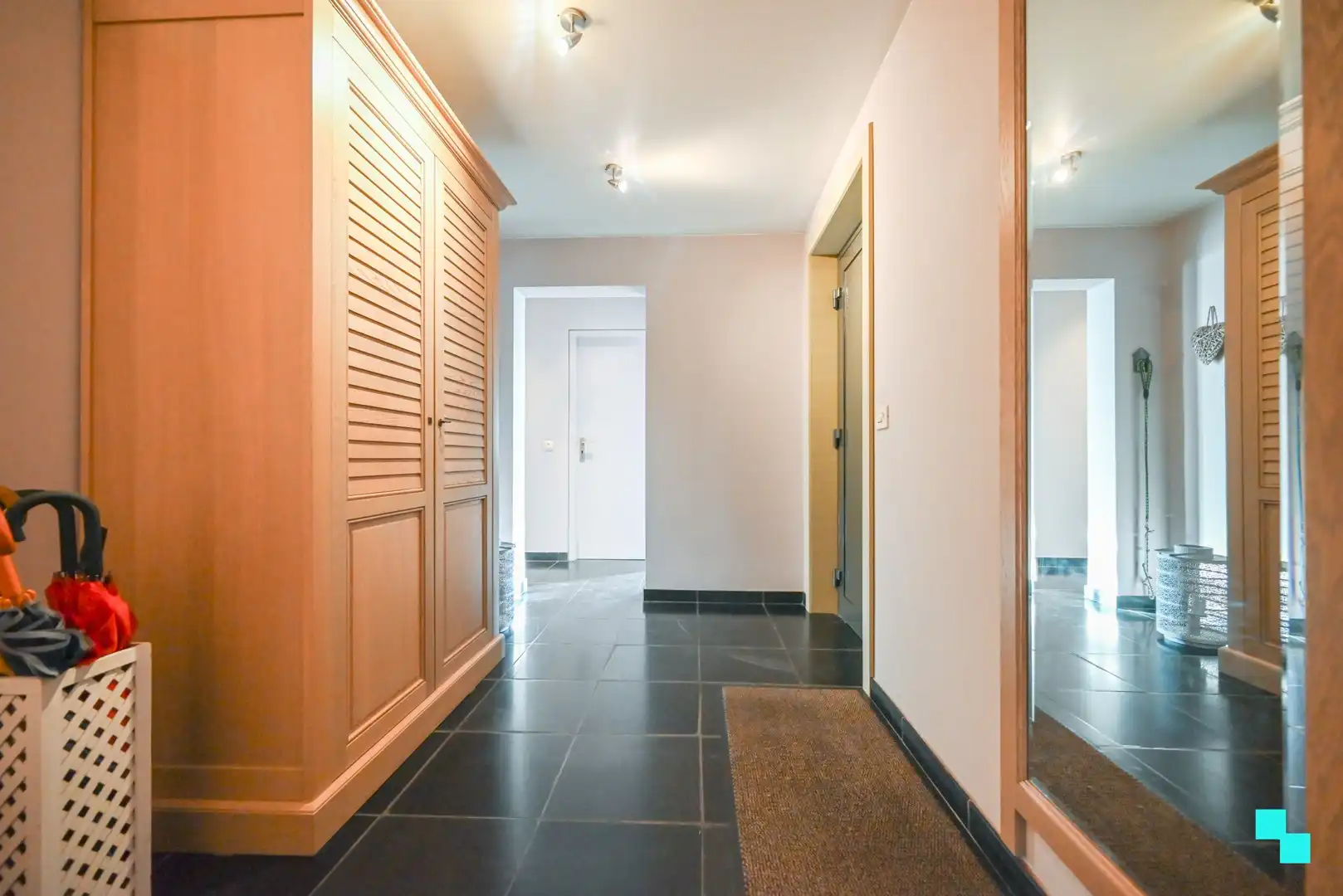 Karaktervolle woning met handelsruimte nabij het centrum van Izegem foto 4