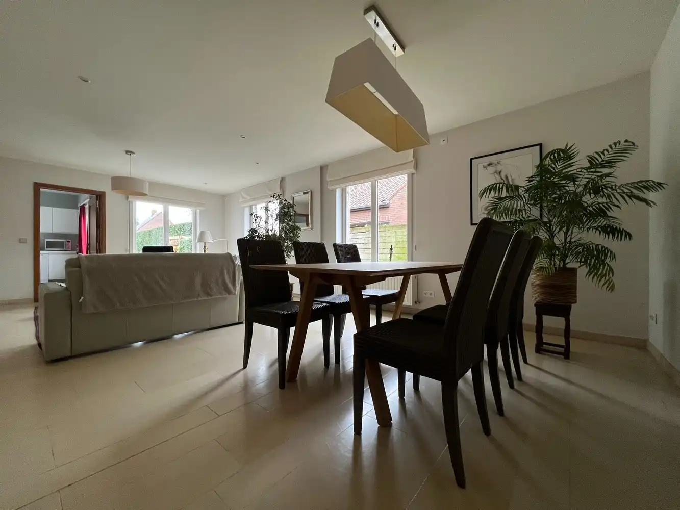 Ruime gezinswoning met zonnige tuin foto 3