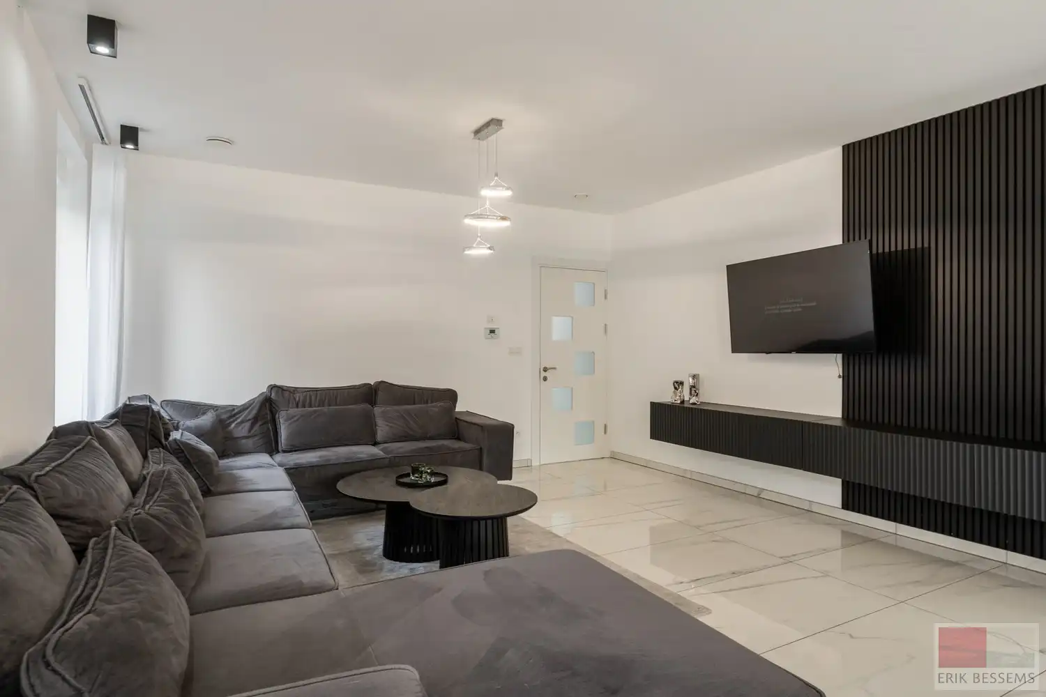 Prachtige en ruime woning met een woonoppervlakte van ca. 277 m², gebouwd in 2018 met vloerverwarming en voorzien van 5 volwaardige slaapkamers en 3 badkamers foto 8