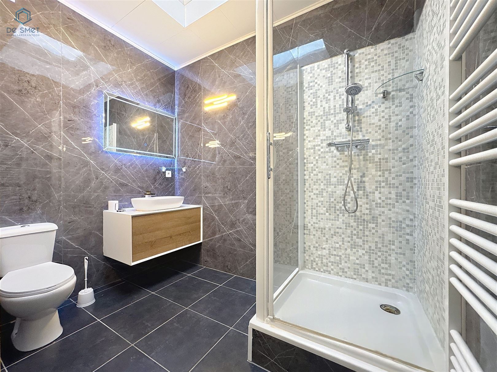 Instapklare, volledig gerenoveerde woning foto 8