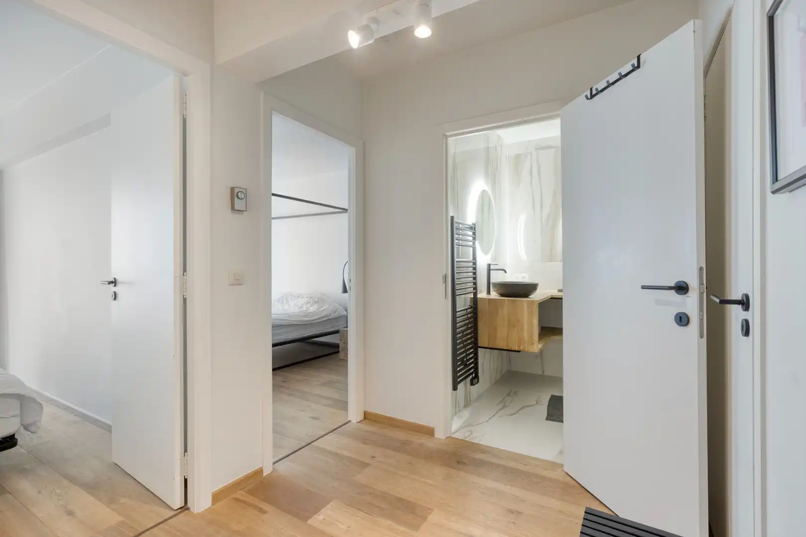 Prachtig 2-slaapkamer appartement met zijdelings zeezicht gelegen in de iconische Europagalerij in het centrum van Oostende. foto 11