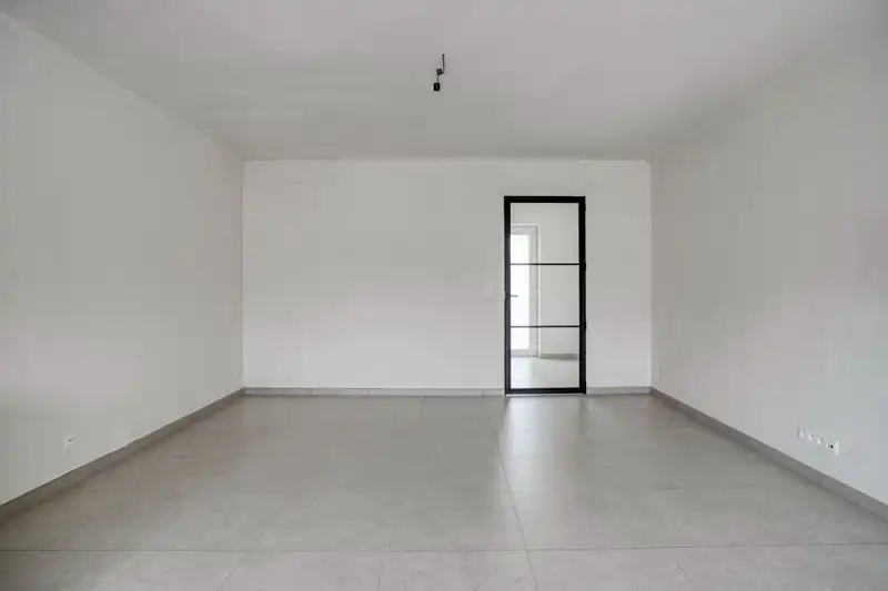 Prachtige, verrassend ruime nieuwbouwwoning met 3 slaapkamers én inpandige garage te koop in Dentergem! foto 5