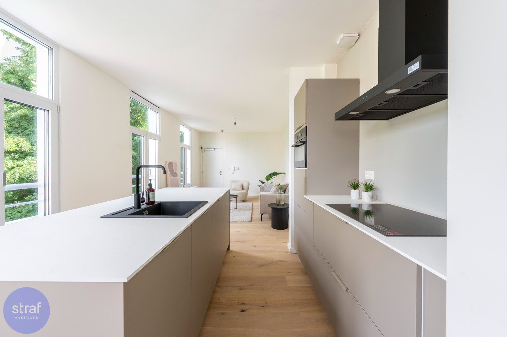 Gerenoveerd appartement met dakterras op de Sint-Andriesplaats. foto 6