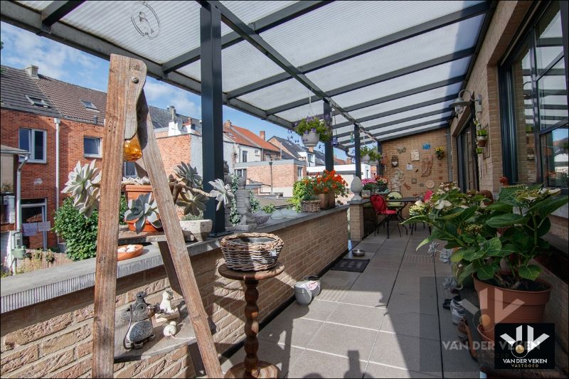 Energiezuinige, instapklare en ruime praktijkwoning met ideale ligging, tal van mogelijkheden en dubbele garage foto 16