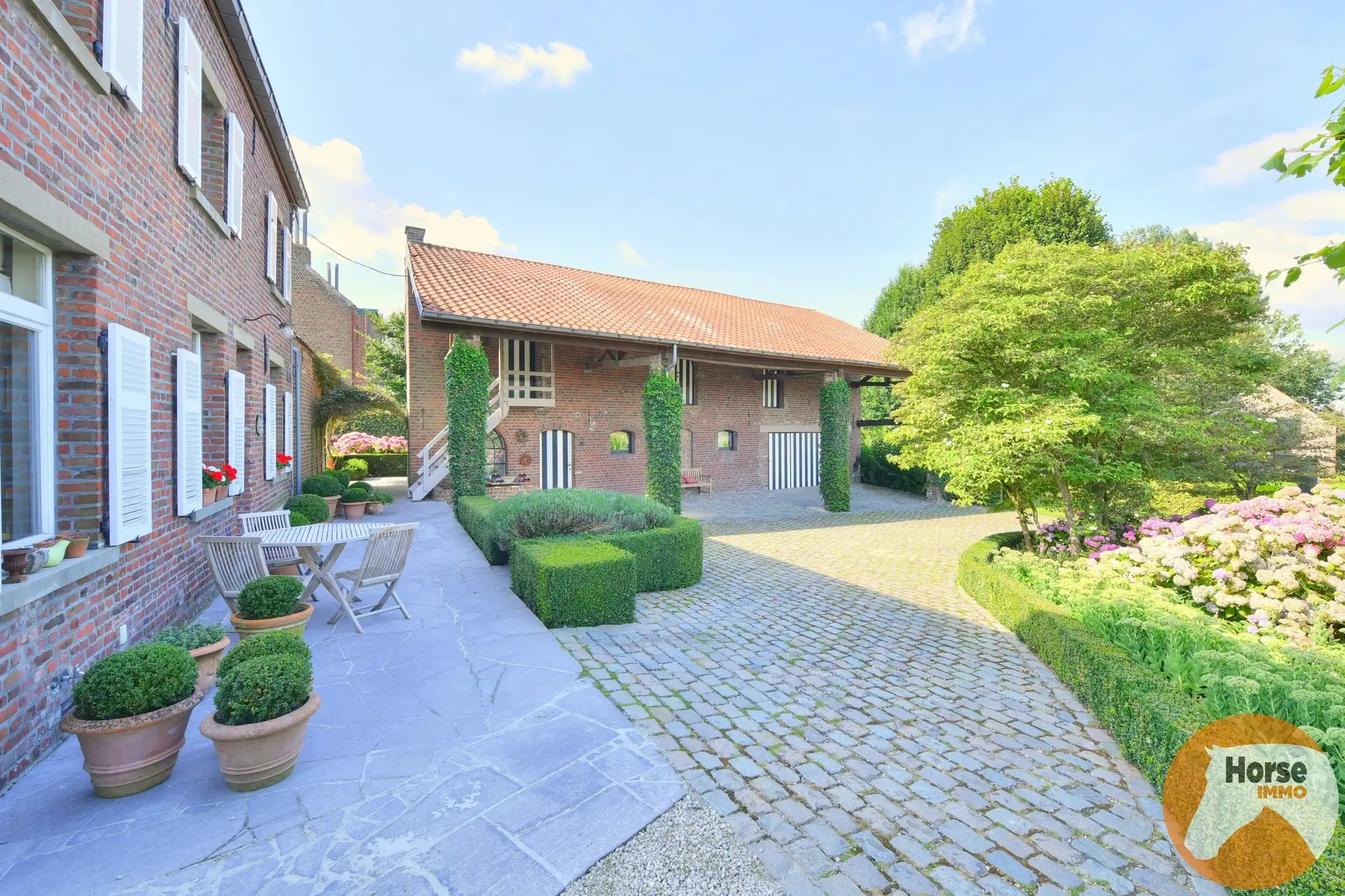 GOOIK - Luxueus afgewerkte hoeve met bijgebouw en weide foto 28