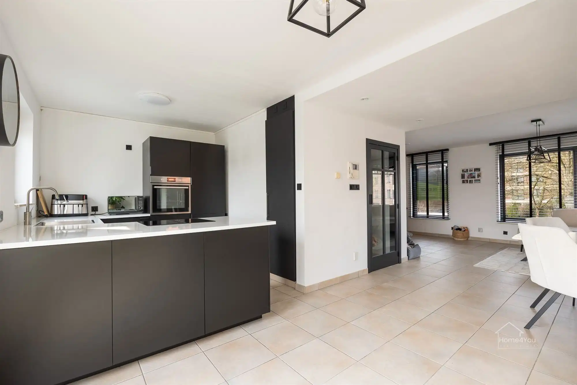 Gerenoveerd duplexappartement met privé-ingang en terras foto 5