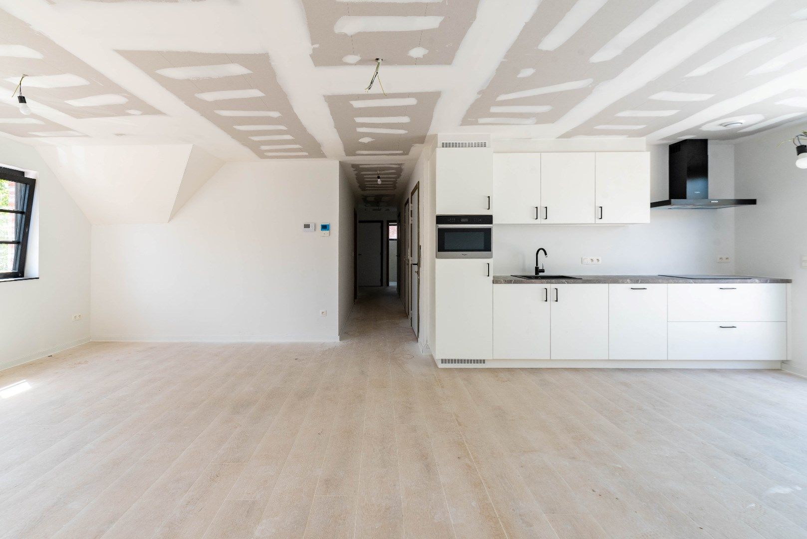 Stijlvol nieuwbouwappartement met ruim terras foto 3
