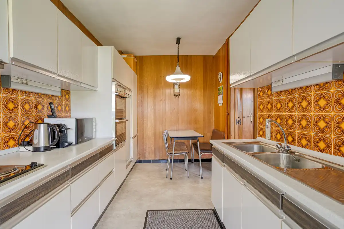 Te verfraaien woning - ruime tuin en garage foto 8