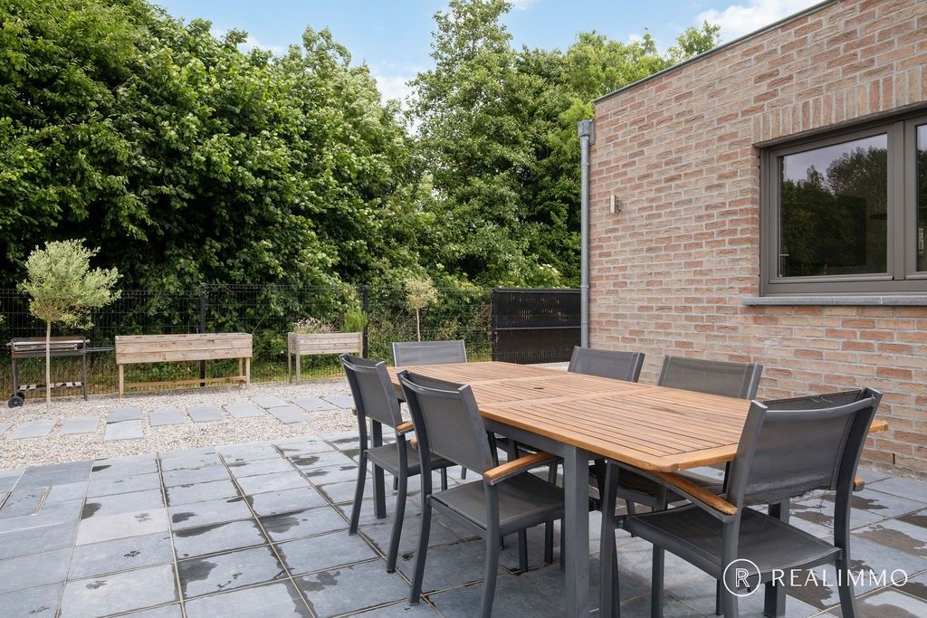 Volledig gerenoveerde woning op ruim perceel! foto 14