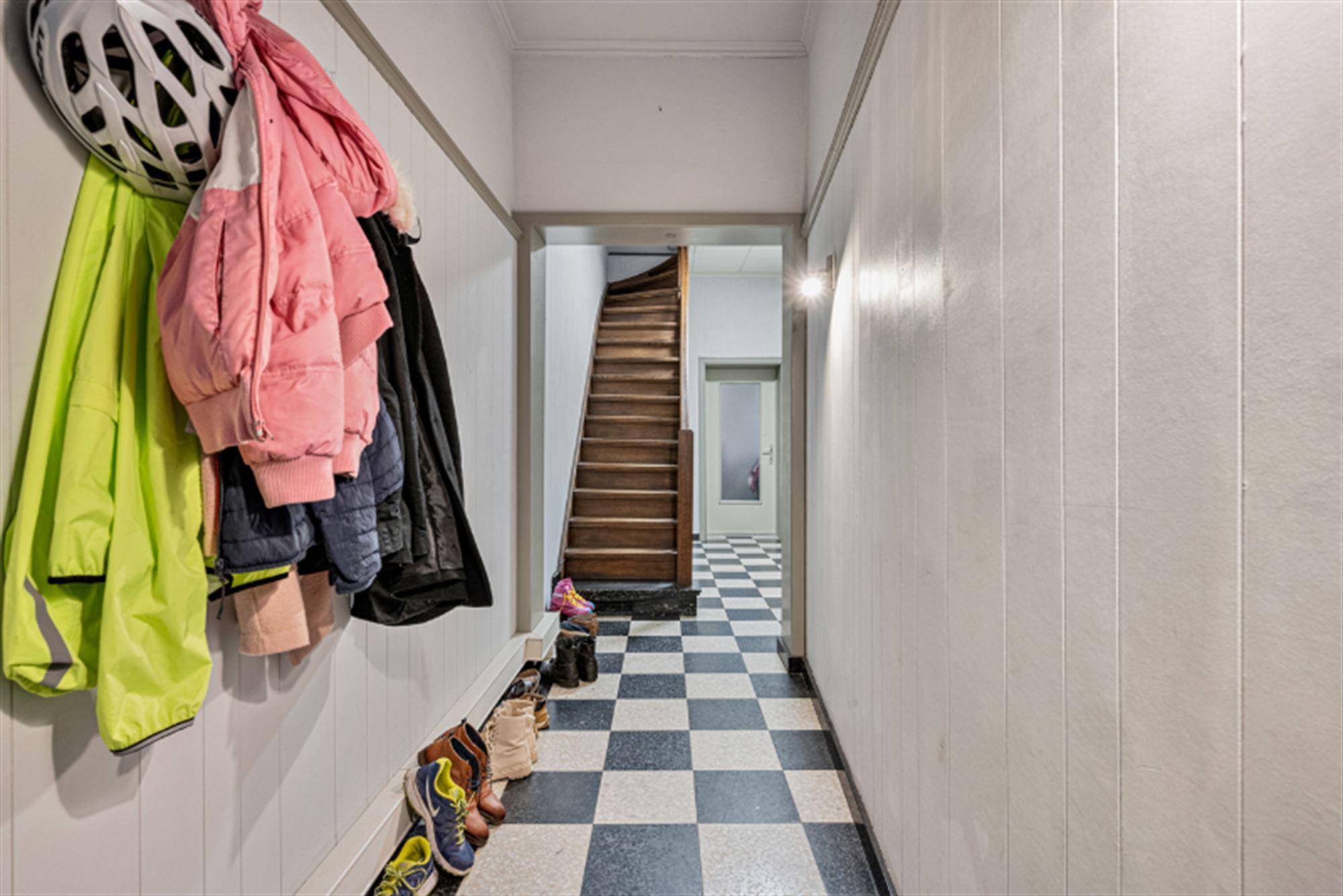 Instapklare woning met 2 slaapkamers en koer in centrum Aalst! foto 18