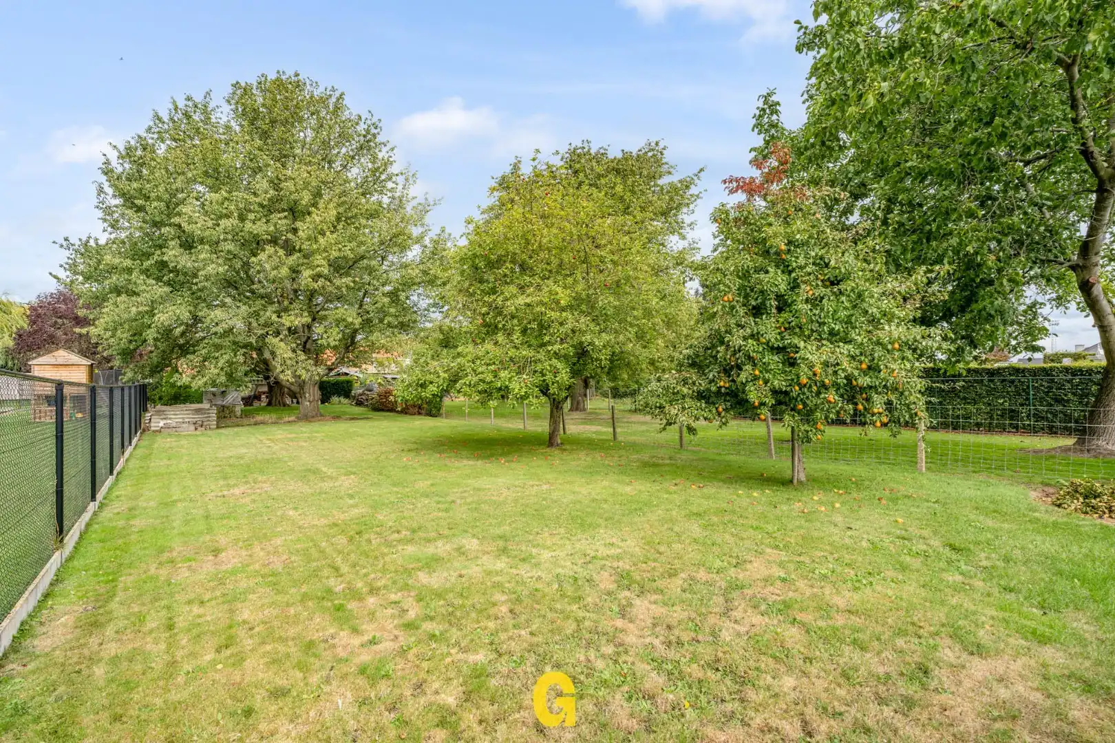 *** IN OPTIE *** Te renoveren halfvrijstaande woning met 3 slaapkamers en bijzonder ruime tuin op 14a 39ca foto 5