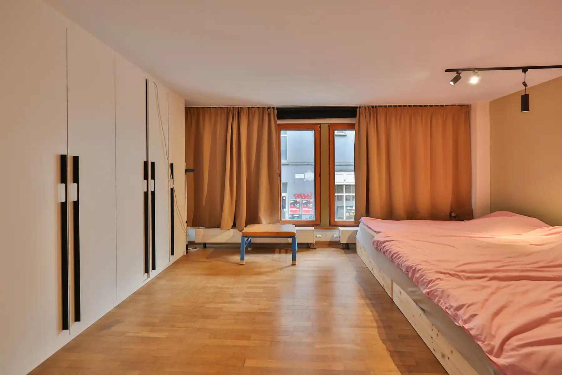 Stoer, warm en verrassend ruim — Loftgevoel met buitenruimte foto 20