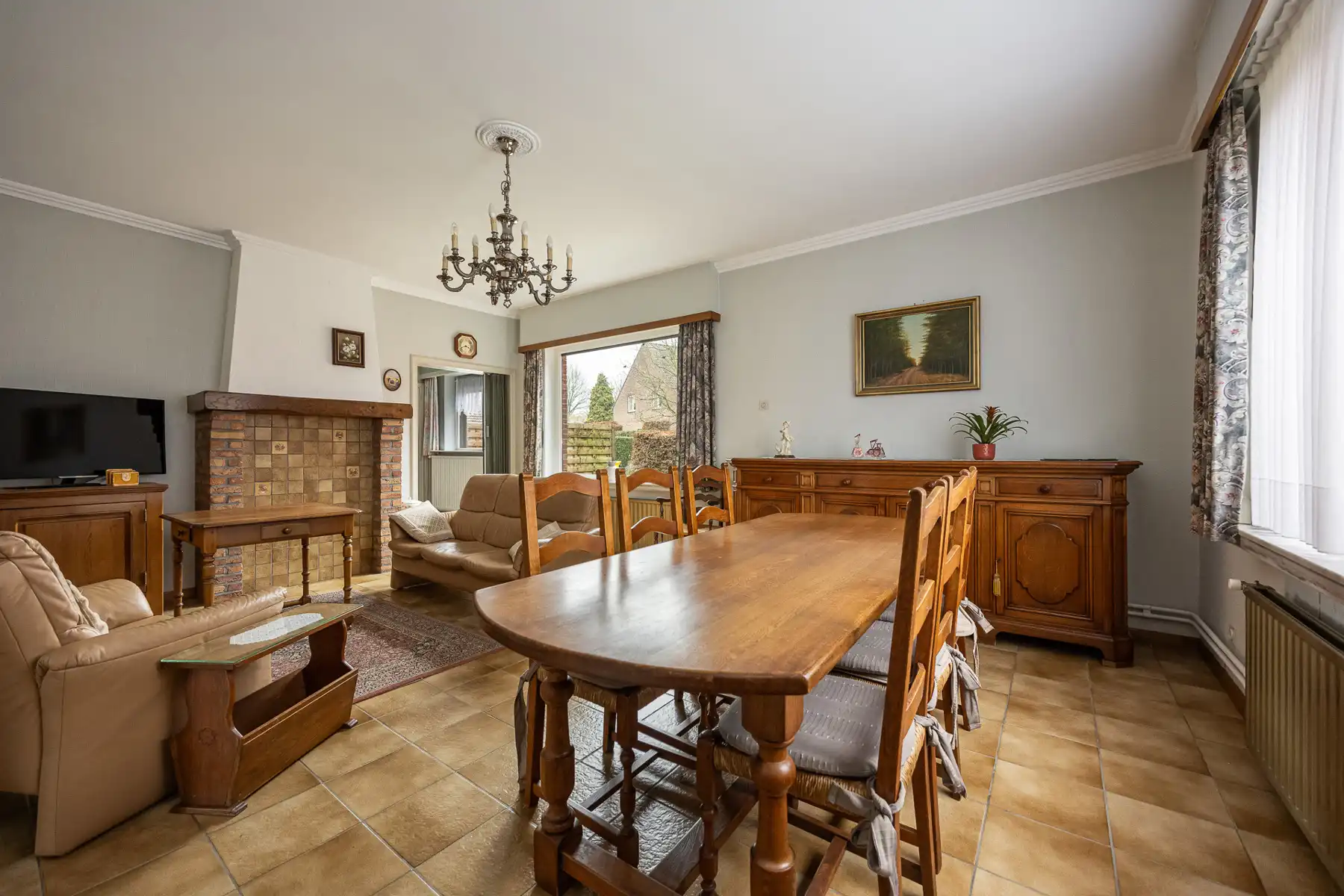 Vrijstaande eengezinswoning met 3 slaapkamers op een perceel van 912m².  foto 3