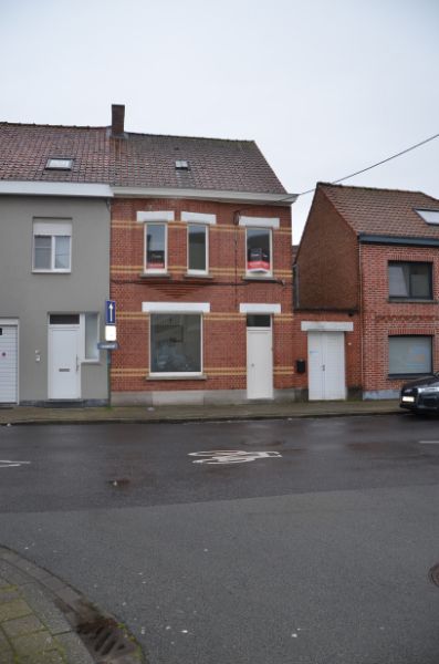 Hoofdfoto van de publicatie: Te koop centrum Roeselare, woning met prachtige gevel, terras en kleine garage