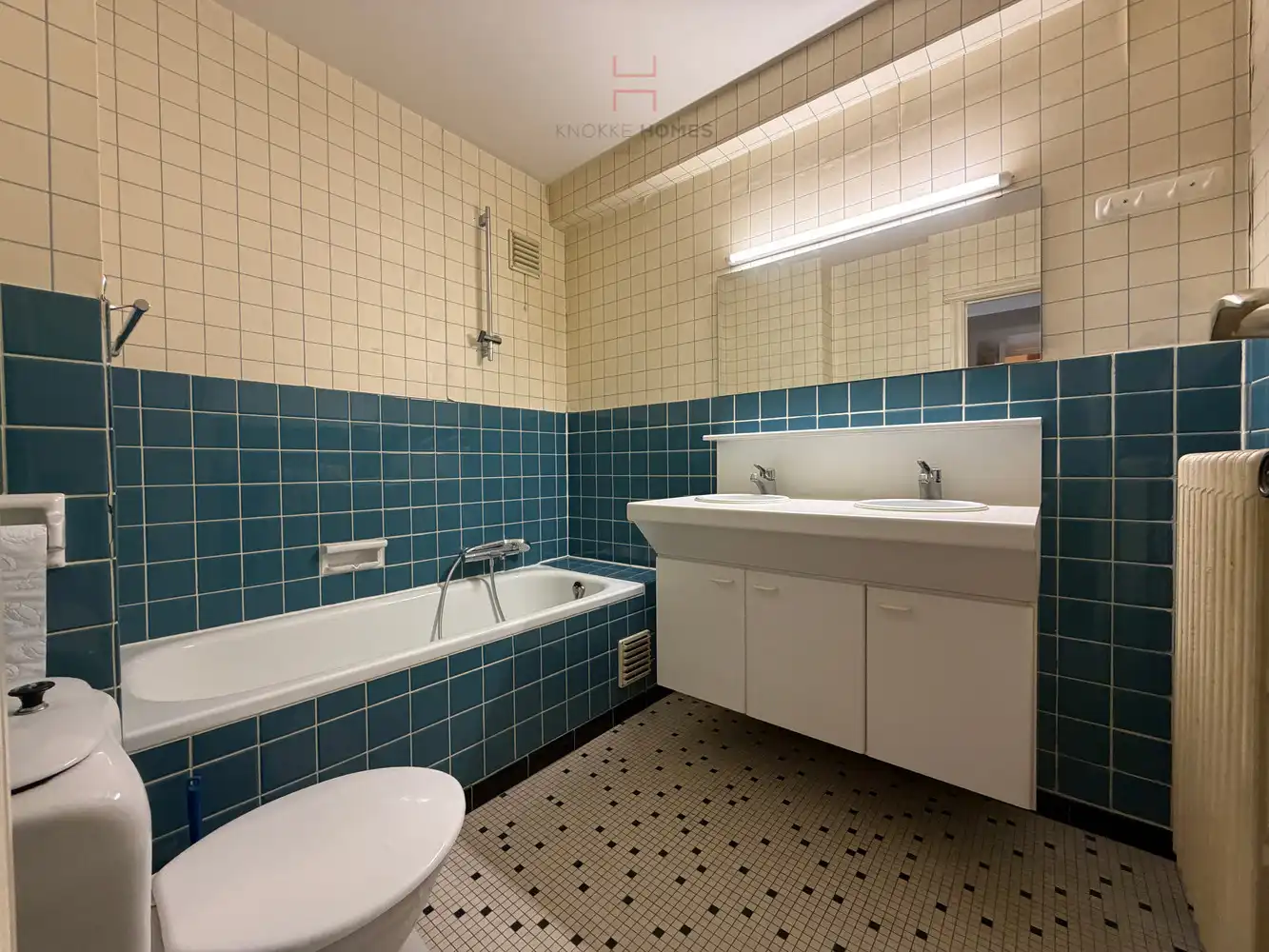 Ruim vier-slaapkamerappartement met prachtig frontaal zeezicht foto 9