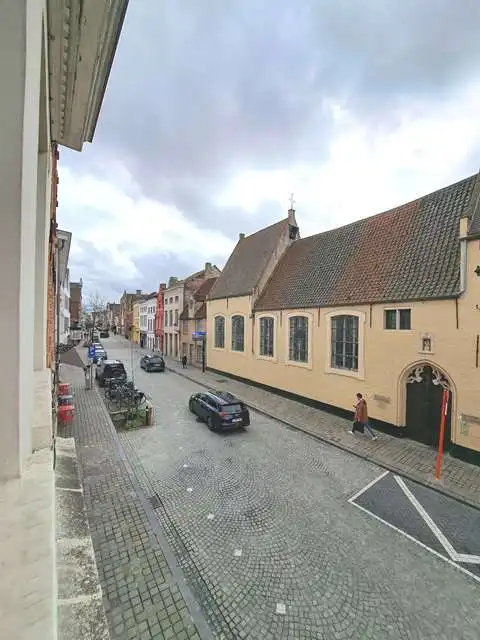 Handelpand met woongelegenheid te koop in de Ezelstraat in Brugge foto 16