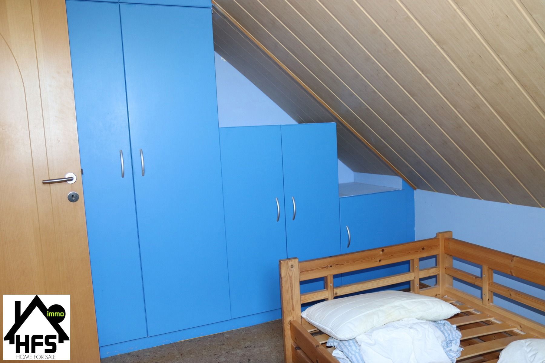 Ruime op te frissen villa met zicht op de weides met tof bijgebouw foto 21