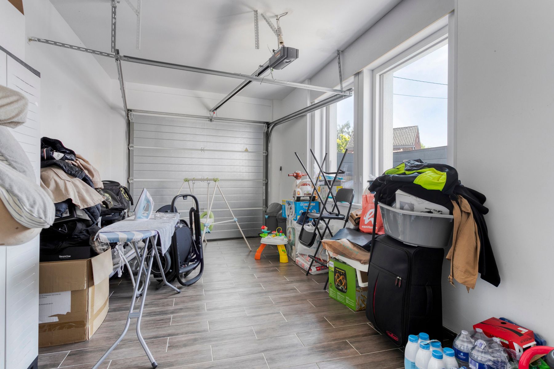 Ruime kloeke gerenoveerde woning met garage !!!! foto 17