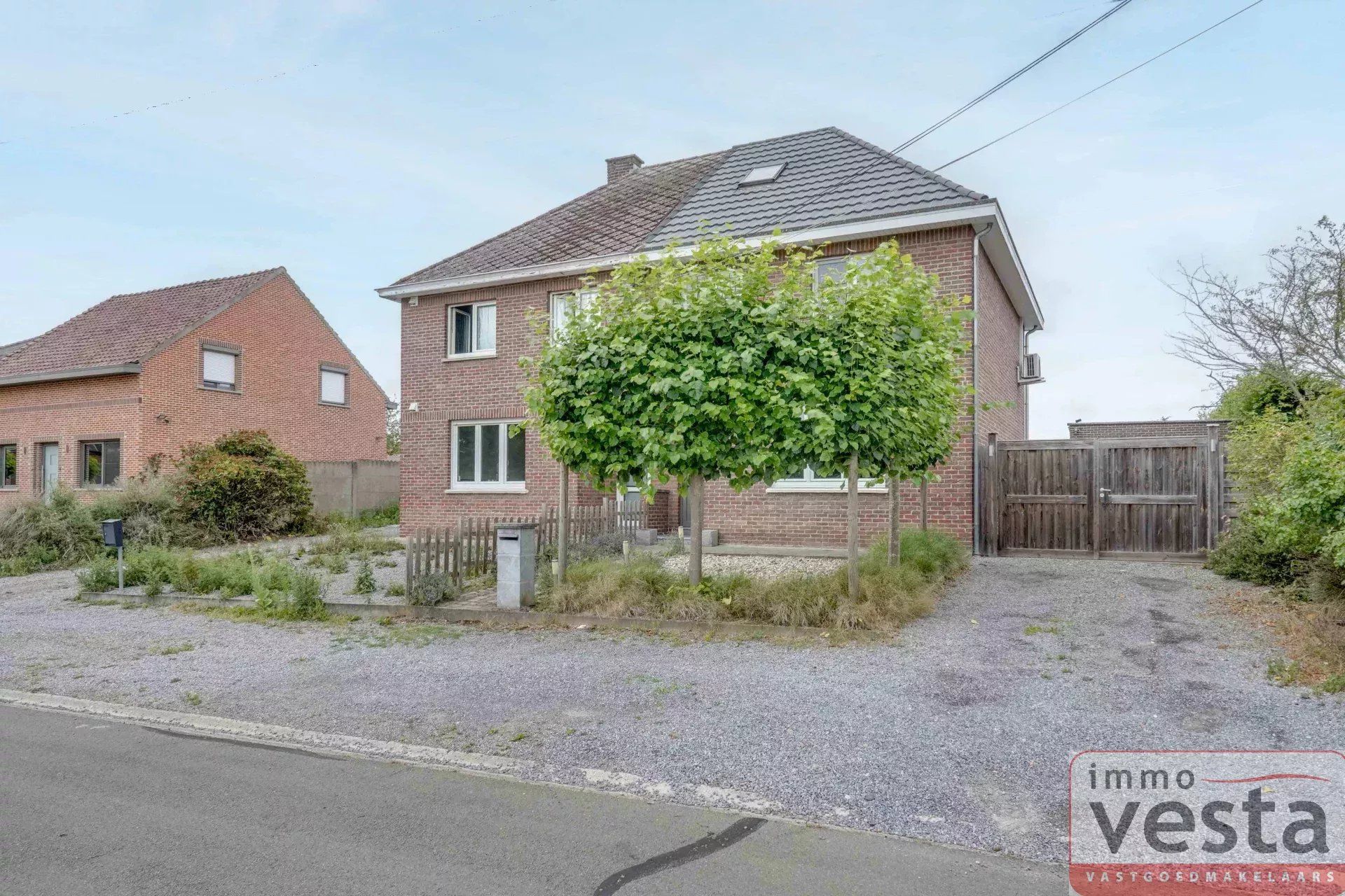 Gerenoveerde woning met 3 slaapkamers, ruime tuin en landelijke charme foto 2