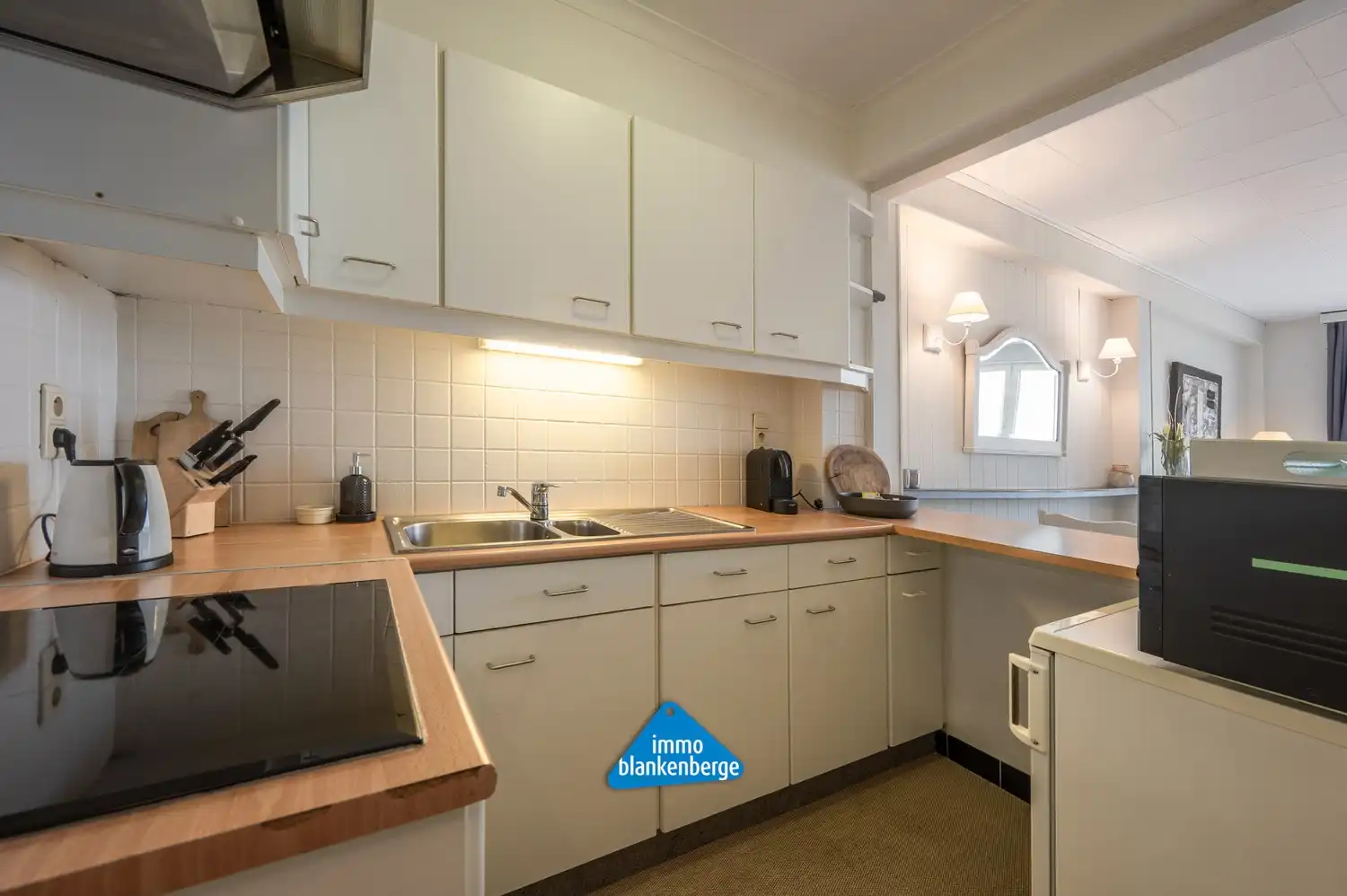 Instapklaar gemeubeld appartement op de Zeedijk van Blankenberge foto 5