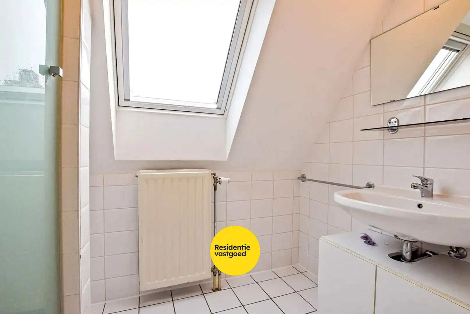 Instapklaar lichtrijk dakappartement in hartje Veurne (61m²) foto 6