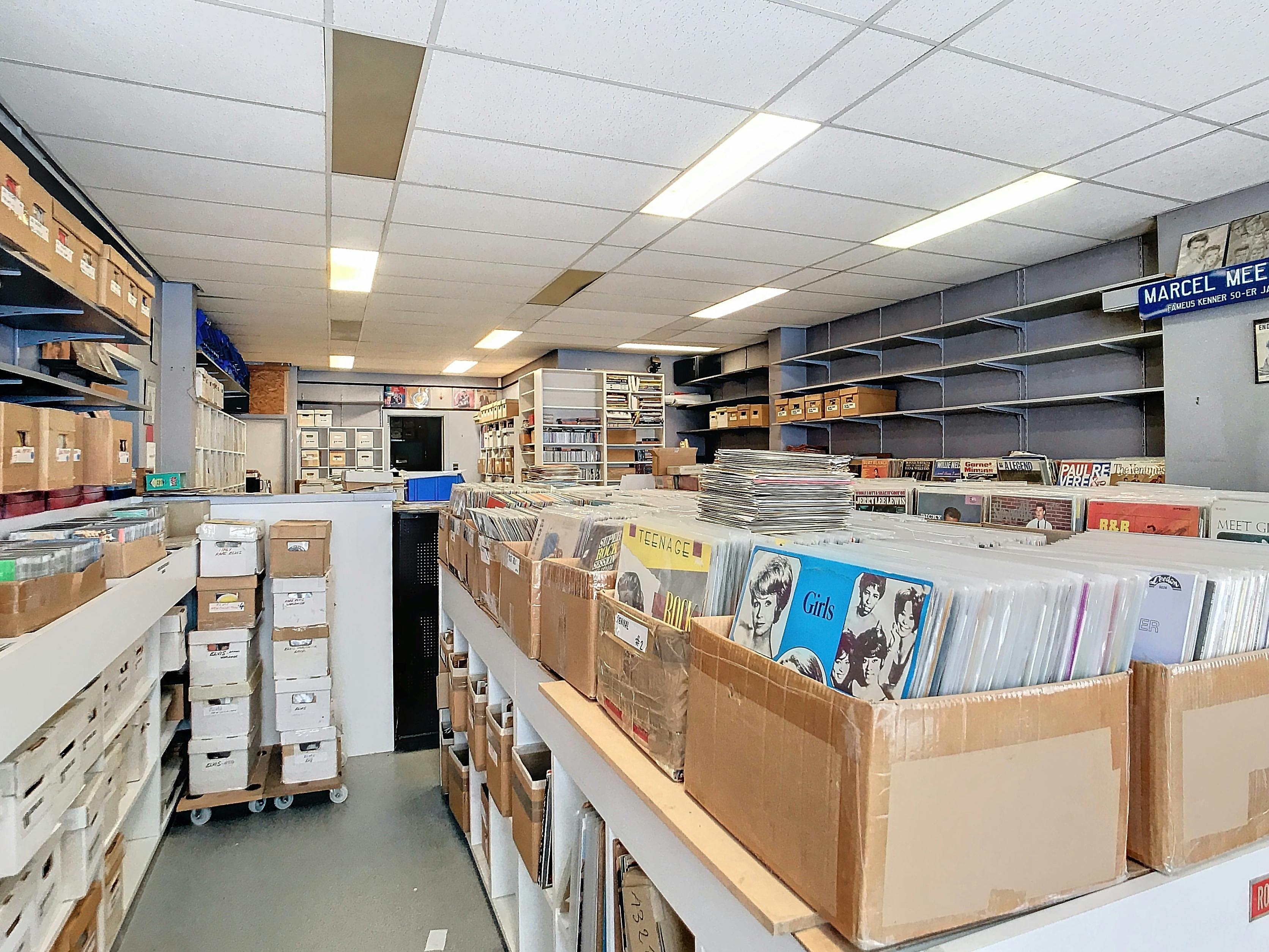 Te renoveren winkel of woning foto 18
