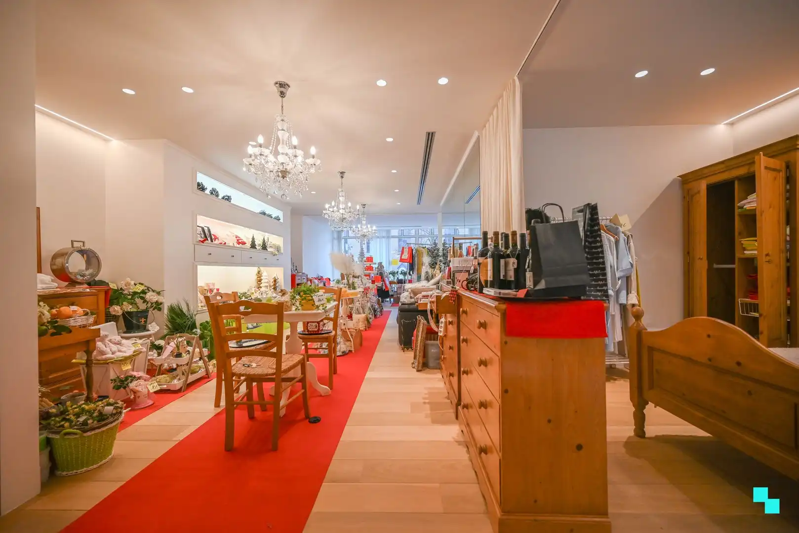 Uiterst centraal gelegen handelszaak met bijhorende opbergruimte foto 11