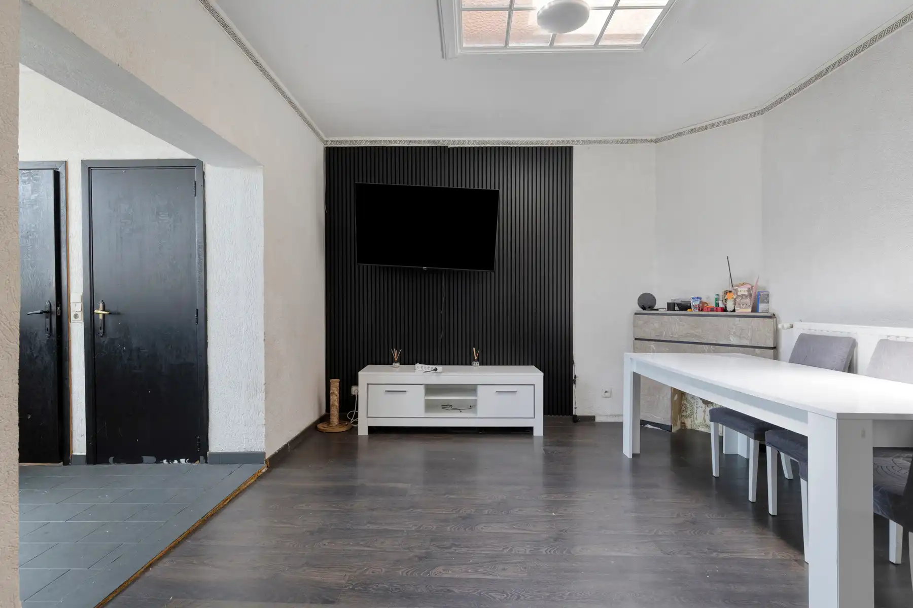 Woning met ruim magazijn en bureelruimte. foto 5