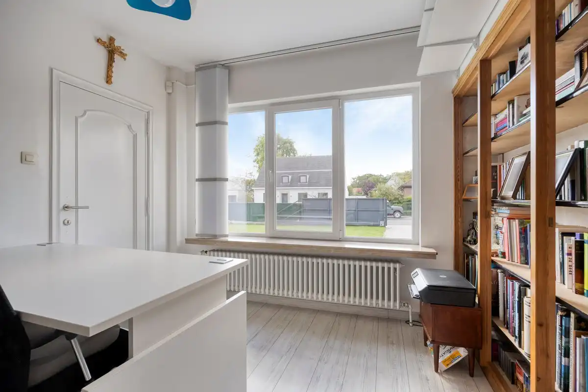 Instapklare gezinswoning met 5 slaapkamers op 16a 50ca in residentiële villawijk Henegauwberg foto 10
