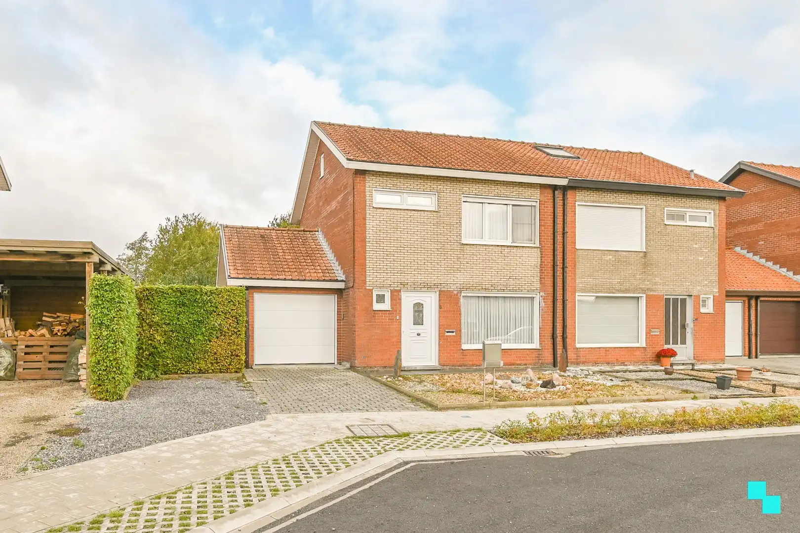 Hoofdfoto van de publicatie: Halfopen woning in doodlopende straat te Sint-Eloois-Winkel