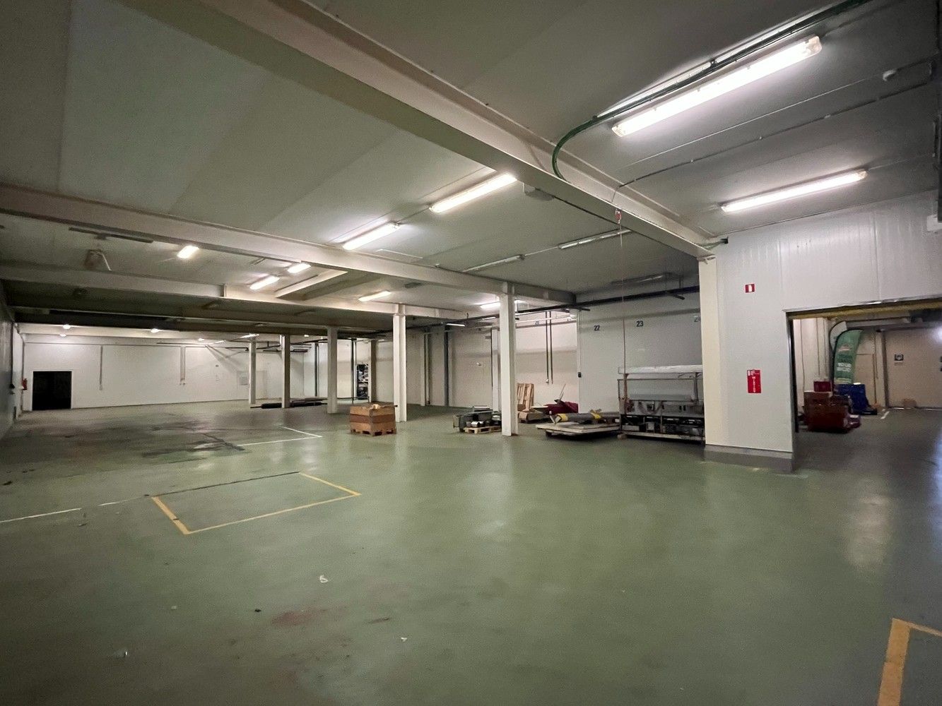 +/- 1790m² bedrijfsgebouw foto 3