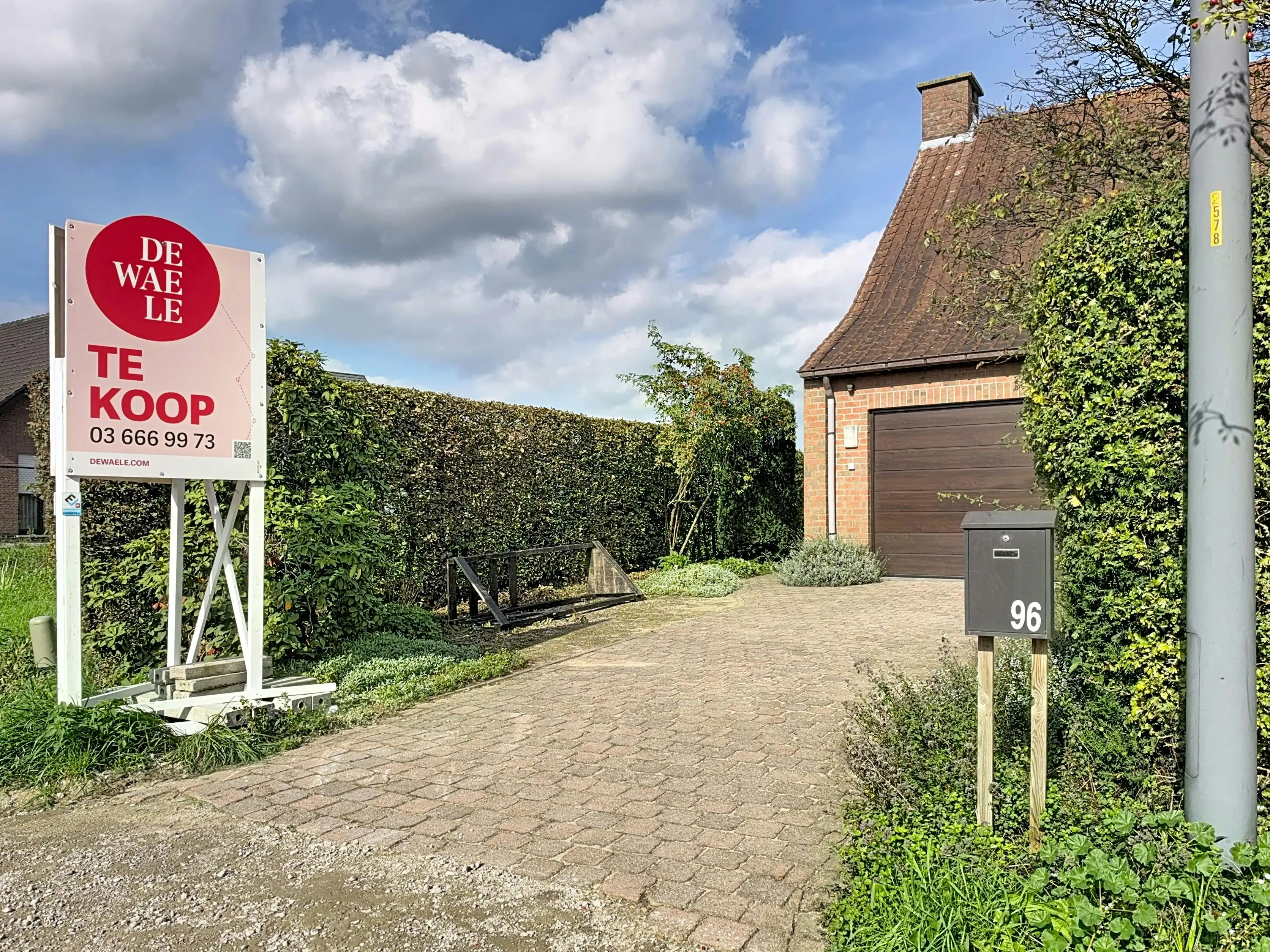 Ruime gezinswoning met groene tuin te koop in Wuustwezel! foto 3
