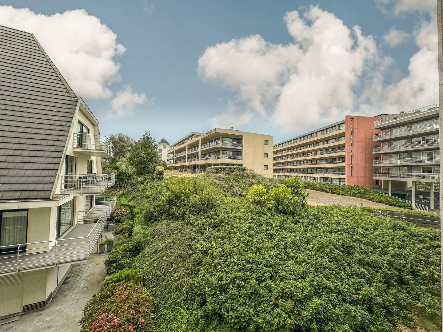 Instapklaar appartement met 2 zonneterrassen nabij de Zeedijk. foto 10