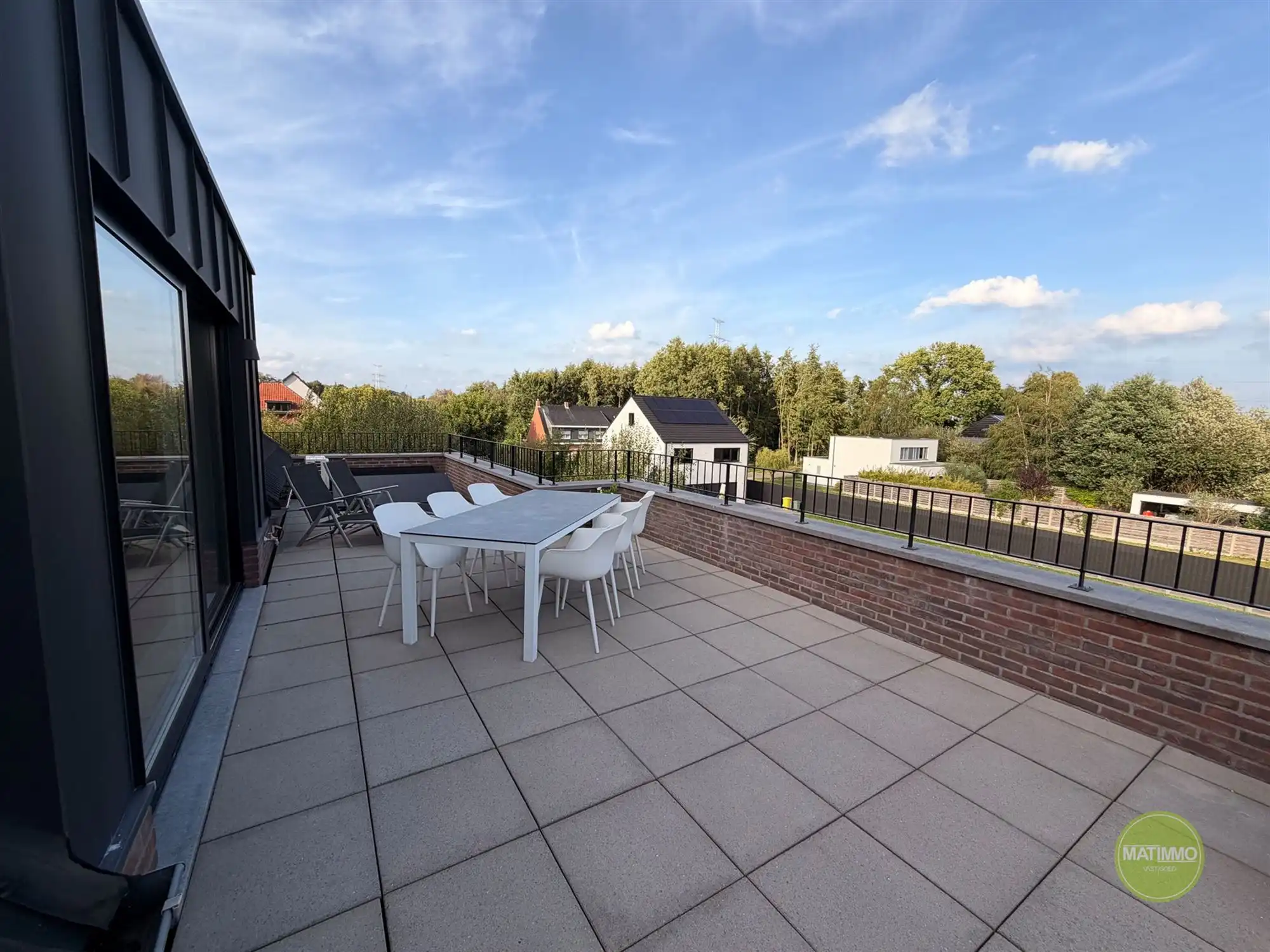 BEMEUBELD DAKAPPARTEMENT MET RUIM TERRAS IN MOL foto 2